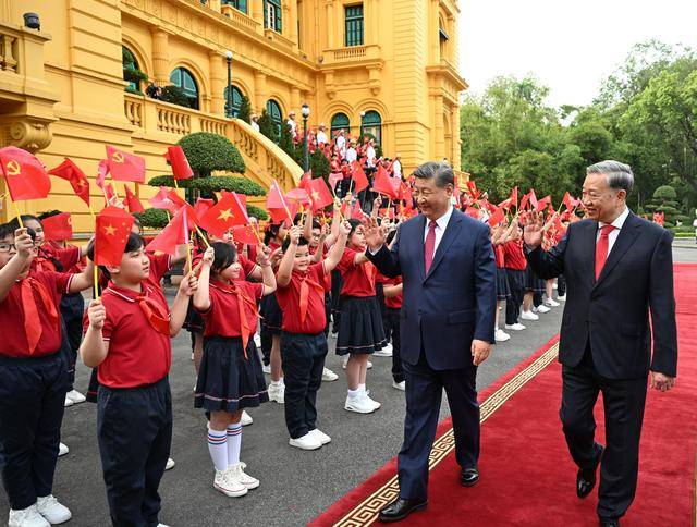 信用平台出租
_图集|越共中央总书记苏林为习近平举行欢迎仪式
