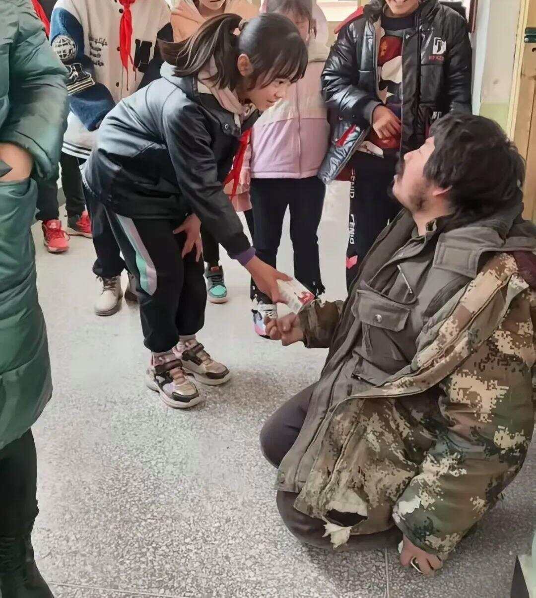 hga030.com怎么注册_遗憾!受拾荒者资助感动全网女孩意外去世hga030.com怎么注册,此前两人相见泪流满面感动全网