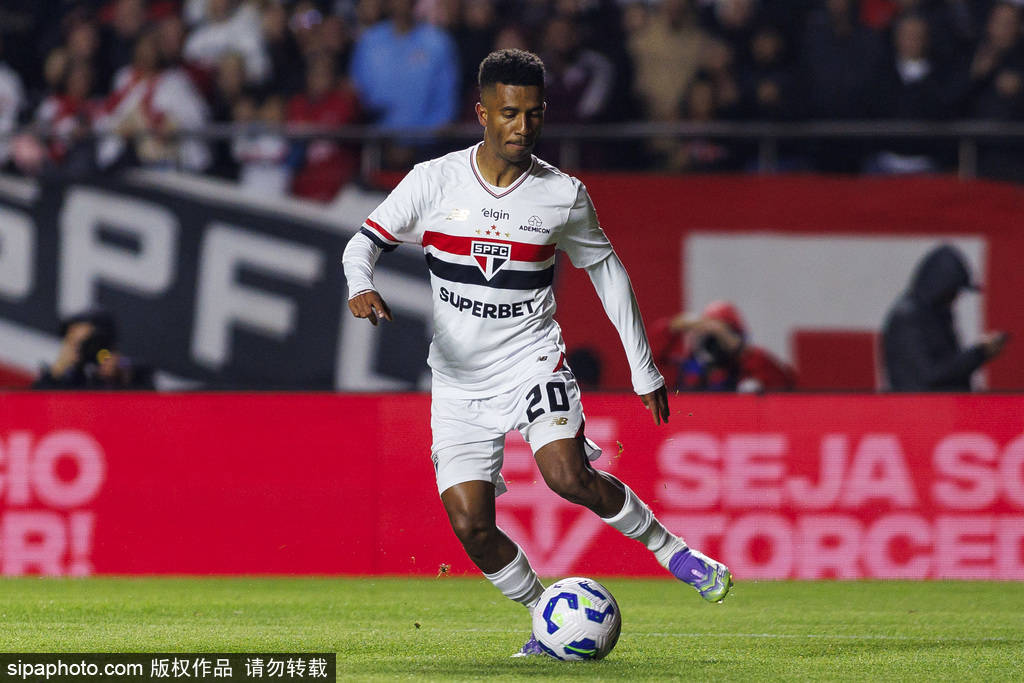 皇冠信用網账号申请_安东尼重返贝蒂斯:曼联与西甲劲旅的转会谈判揭秘