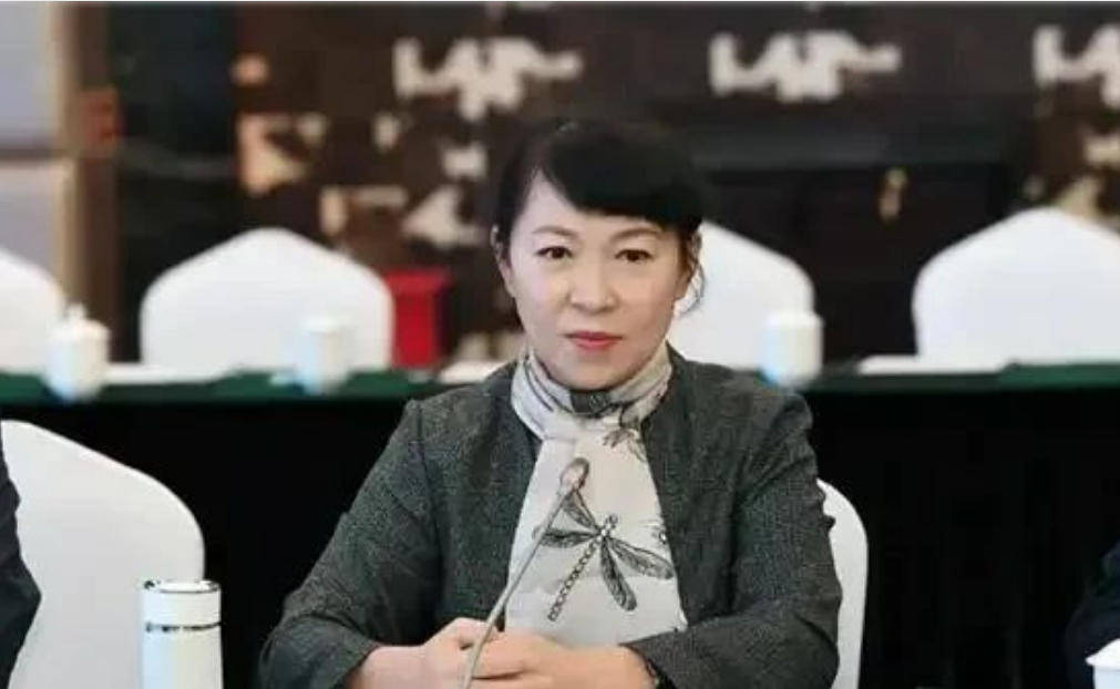 皇冠信用网开户
_“换装主席”王莉霞的堕落:从光鲜人设到腐败深渊