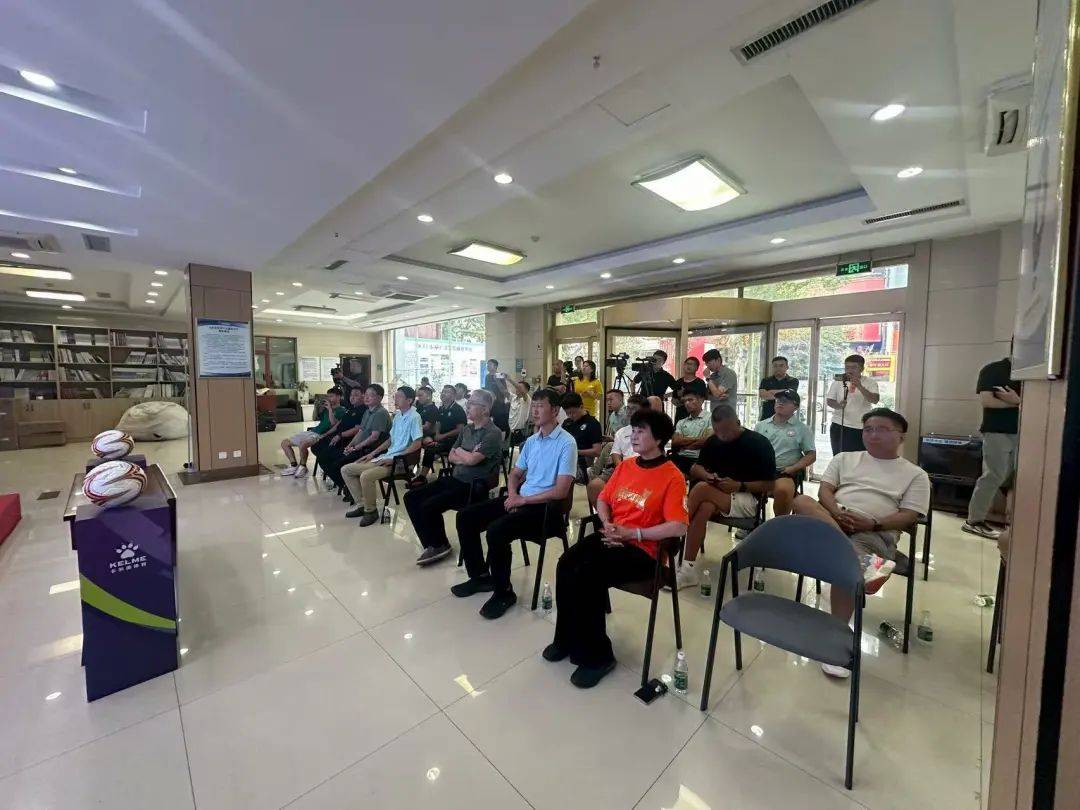 皇冠登一登二登三区别
_2025 山东省齐鲁足球超级联赛九月开赛