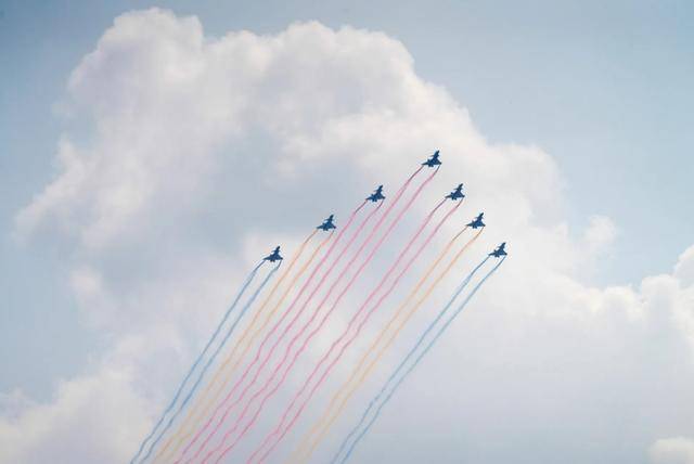 京都不死鸟vs冈山绿雉_憋了几个小时京都不死鸟vs冈山绿雉,外媒锐评九三阅兵:中国武器看着强,但没打过实战