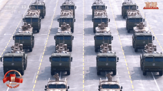 水户蜀葵vs山口雷法_九三阅兵“机器狼群”水户蜀葵vs山口雷法,首次亮相一个字:帅!与“机器狗”有这些区别→