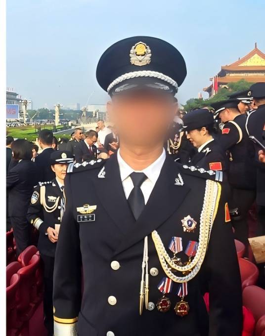 韦斯特罗斯vs赫尔辛堡_他在阅兵现场韦斯特罗斯vs赫尔辛堡,留下一张不能露面的照片!