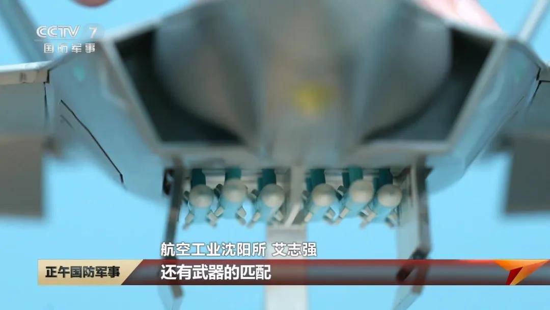 世界杯2026欧洲外围赛_中国歼-35最新画面世界杯2026欧洲外围赛!6枚中距弹、隐藏登机梯首次曝光!