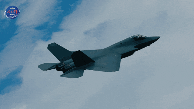 世界杯2026欧洲外围赛_中国歼-35最新画面世界杯2026欧洲外围赛!6枚中距弹、隐藏登机梯首次曝光!