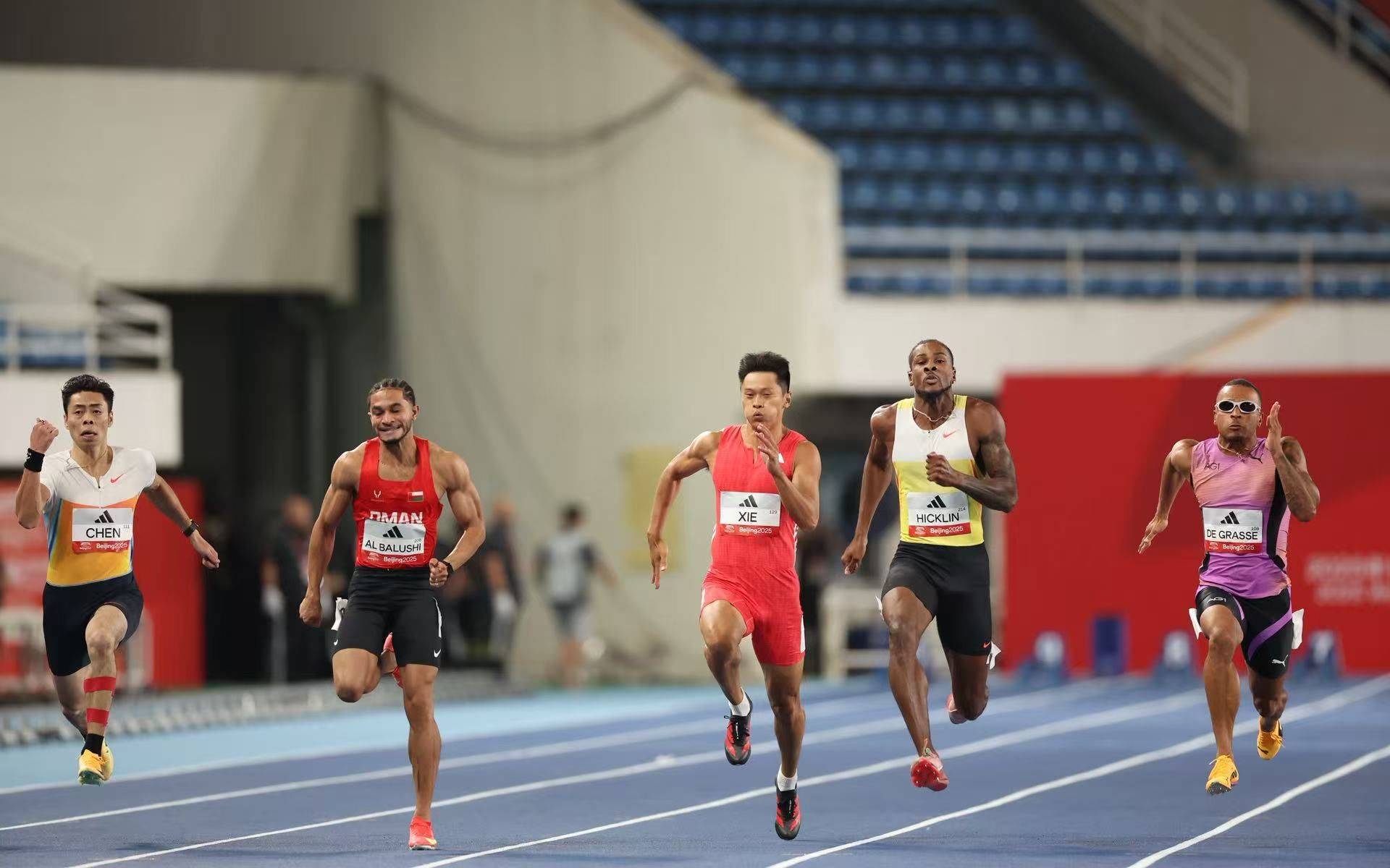 奥斯特桑斯vs卡马亚_0.05秒之差无缘百米飞人大战奖牌奥斯特桑斯vs卡马亚,谢震业通过洲际赛调整状态