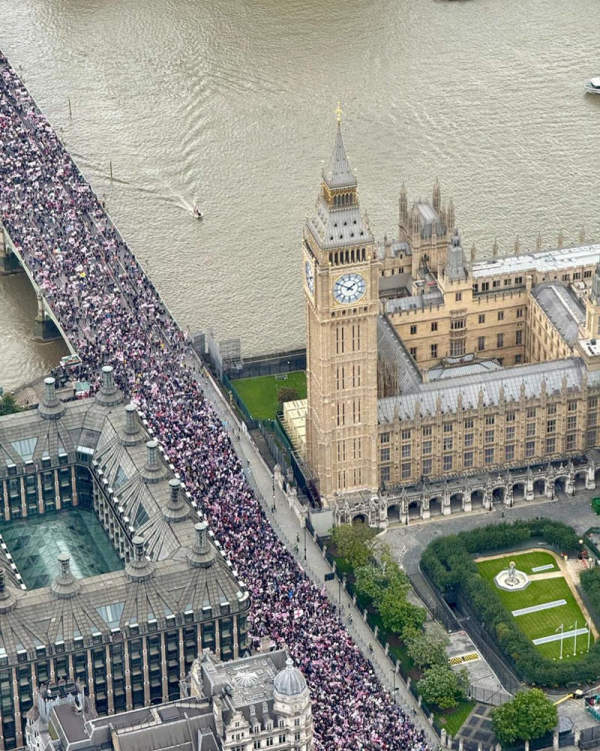 意大利乙组联赛 | 超10万人参加伦敦右翼反移民集会意大利乙组联赛,马斯克“现身”呼吁英国重新选举
