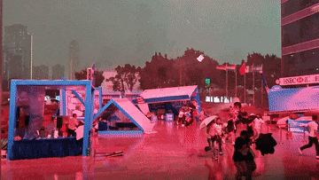 皇冠信用APP下载_广州天河城广场摊位被大风掀翻皇冠信用APP下载,官方:初步确认无人员伤亡