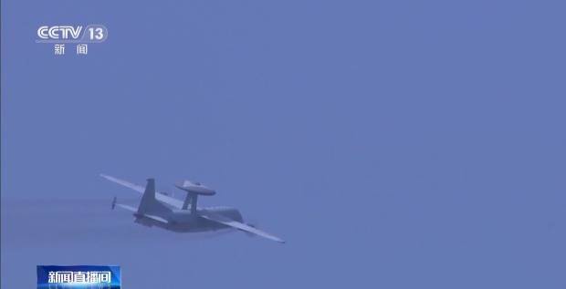 阿根廷全国联赛_震撼通场阿根廷全国联赛!歼-20与“外挂”空警-500首次组队飞行表演