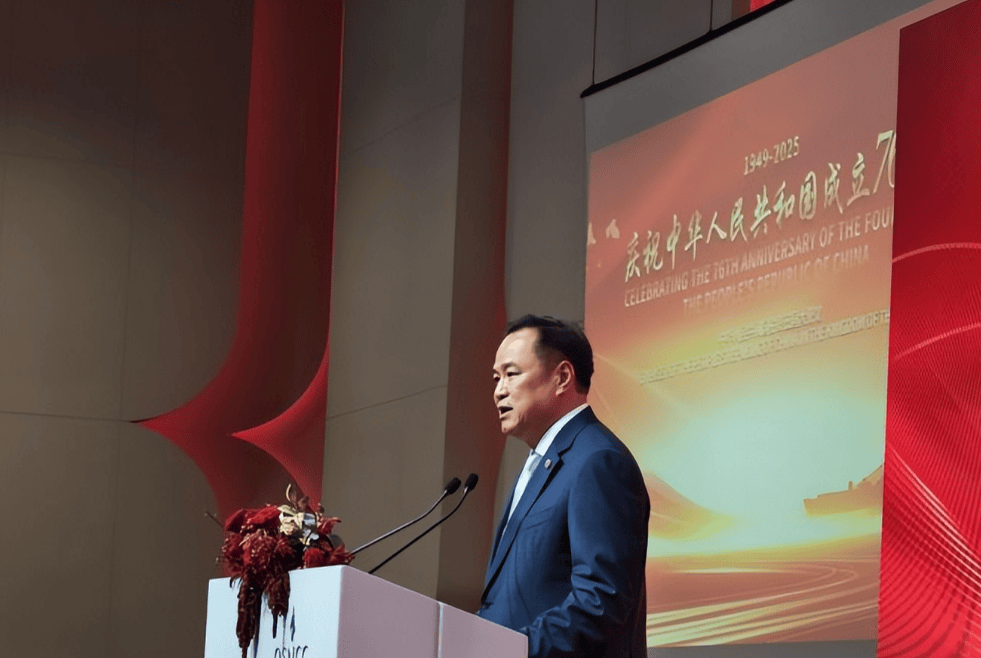 夏利法斯 vs伊斯特雷格_泰国新总理刚上台夏利法斯 vs伊斯特雷格,毫不避讳亲华立场,用中文高呼“中国万岁”