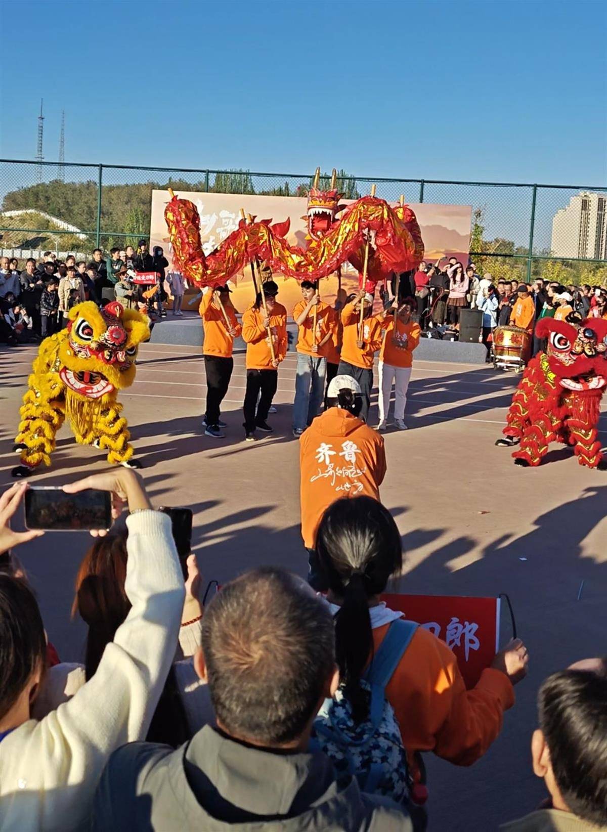 皇冠信用登2代理_刀郎乌鲁木齐演唱会开唱皇冠信用登2代理,场外有刀迷免费为大家提供伙食,民宿老板宣布:持演唱会门票免费入住