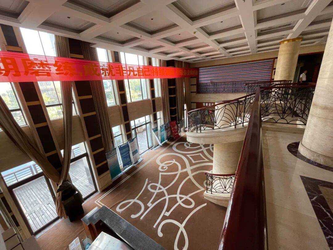 皇冠信用网足球代理_3256平米别墅288万起拍皇冠信用网足球代理,单价不到900元,内景配置曝光,目前0人报名;拍卖商回应:在开发商名下,想通过拍卖吸引更多人参与